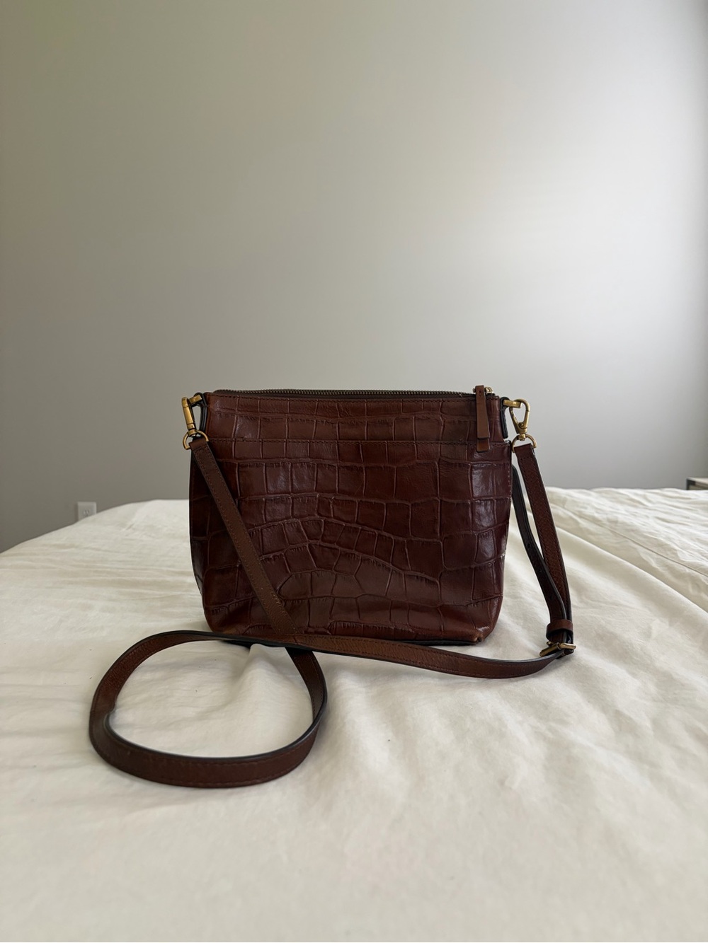 Fossil Dark Brown Croc-Embossed Crossbody Bag